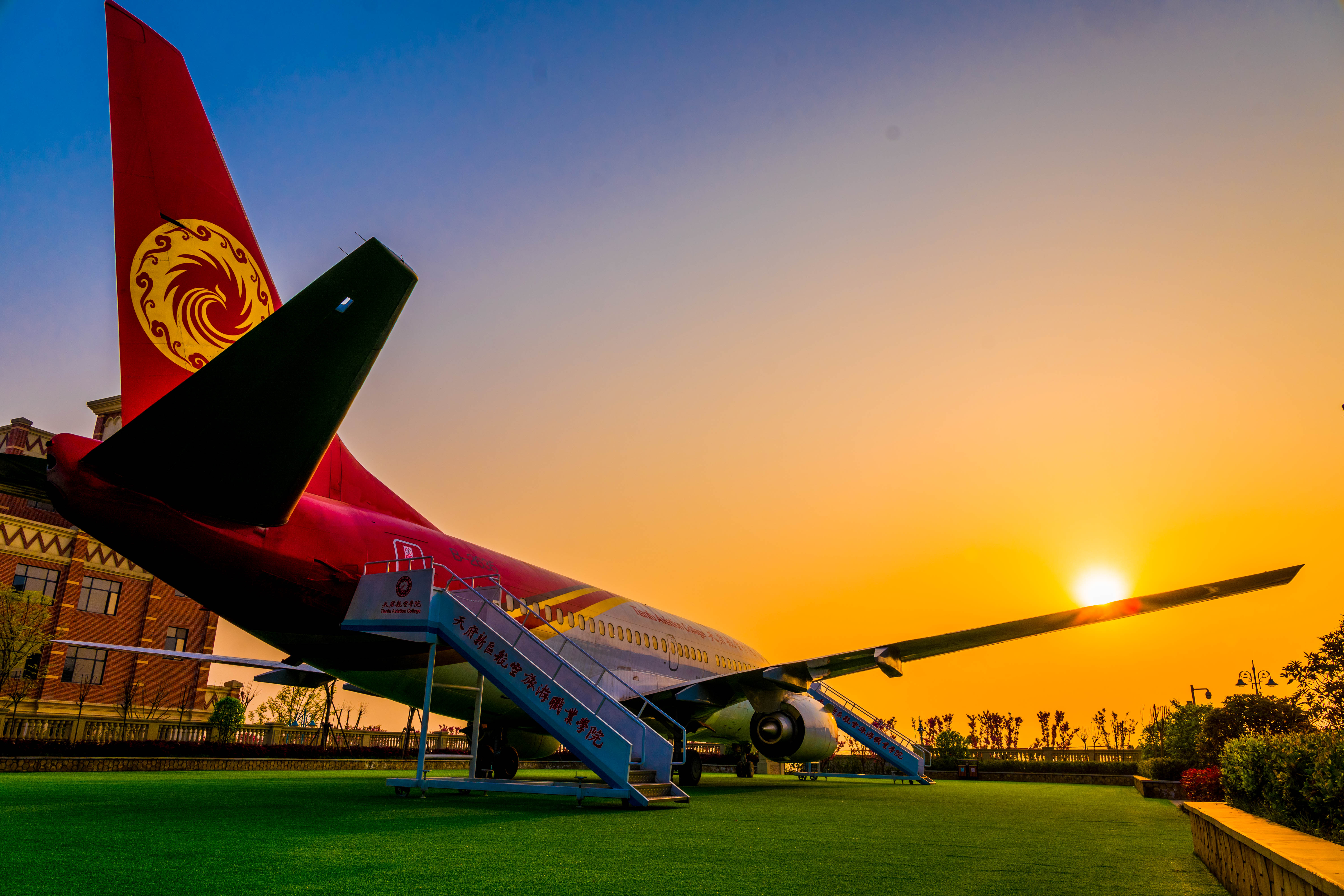 我国航空应急救援重要装备 AC313A大型民用直升机首飞成功